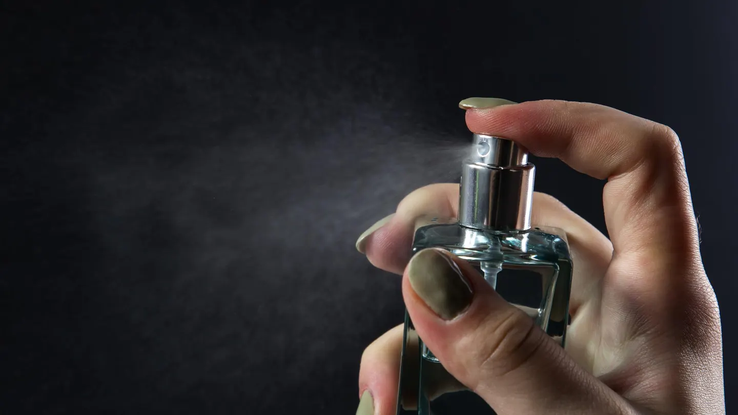 Imagen de archivo de un perfume. Imagen de archivo de un perfume.