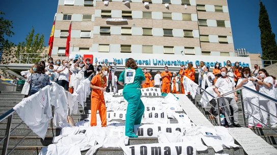 Sanitarios protestan en las puertas del Hospital Gregorio Marañón de Madrid. Sanitarios protestan este viernes en las puertas del Hospital Gregorio Marañón de Madrid.
