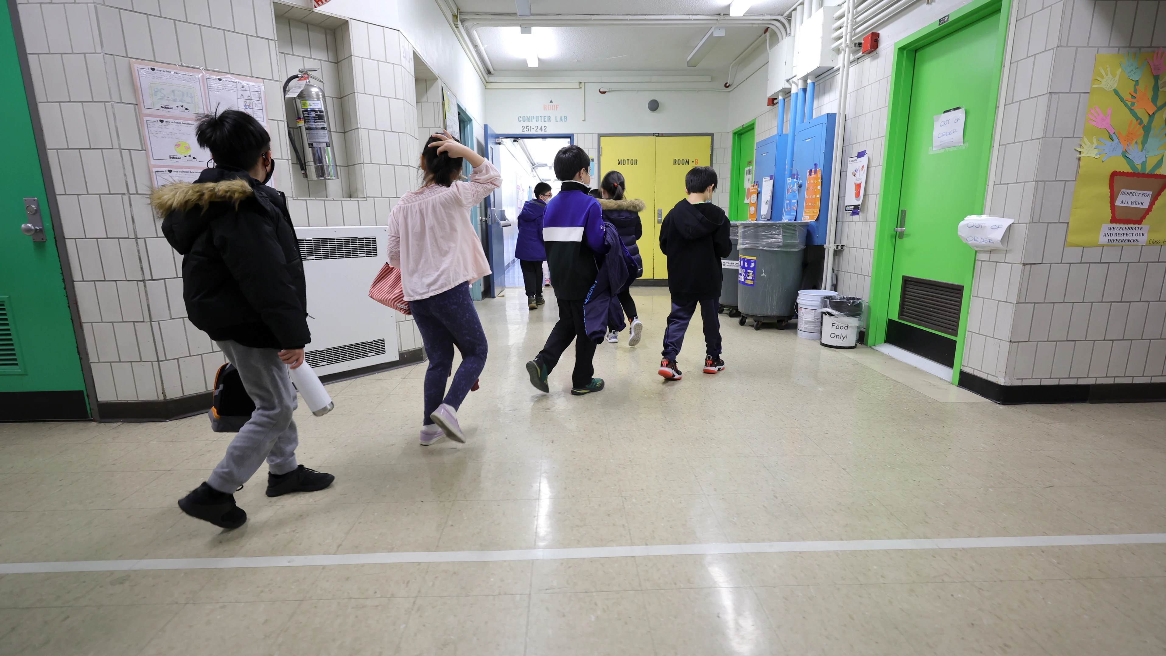 Niños en un colegio | Foto: Michael Loccisano/Getty Images