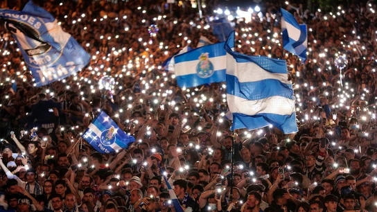 La afición del Oporto celebra el título de Liga La afición del Oporto celebra el título de Liga