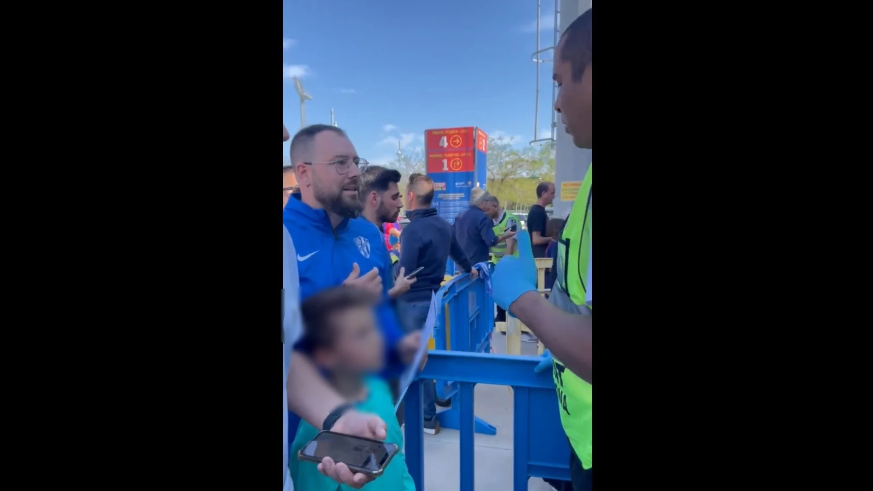 Aficionados del Sabadell, en el Johan Cruyff