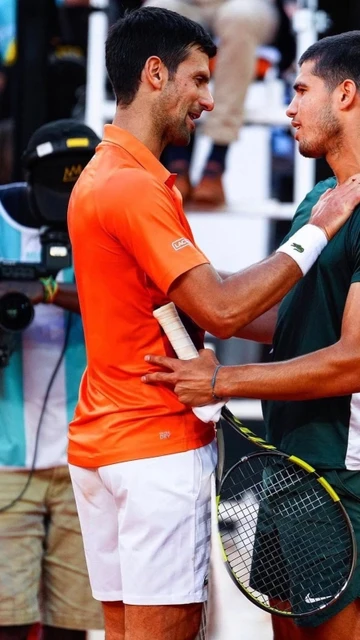 Novak Djokovic con Carlos Alcaraz
