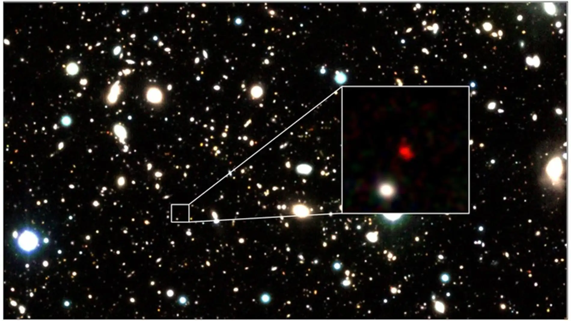 HD1, una mancha rojiza que parece ser la galaxia más temprana y distante jamás vista.