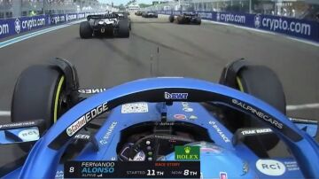 Épica salida de Fernando Alonso en Miami para ganar cuatro posiciones en un abrir y cerrar de ojos