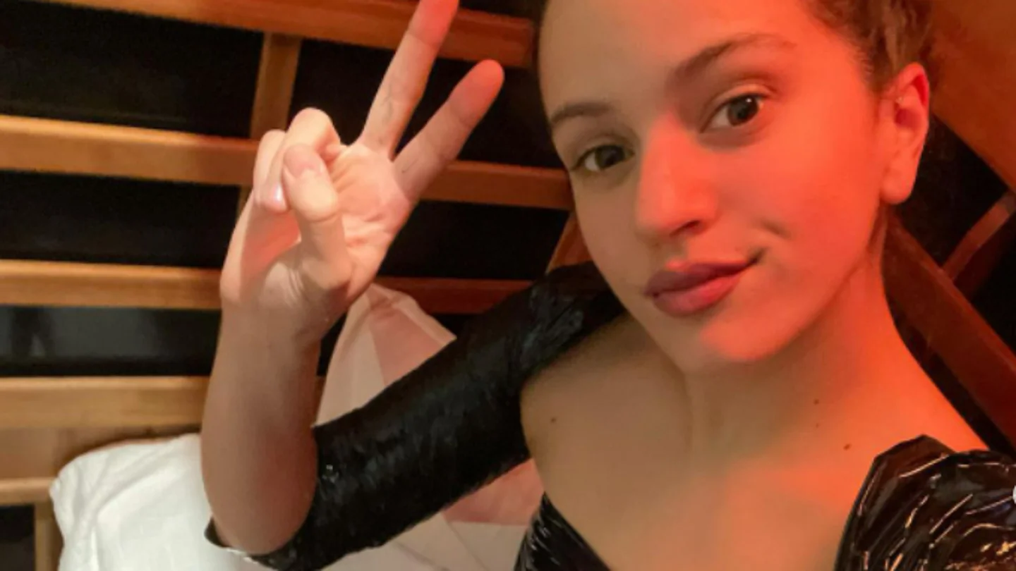 Por qué no debes meterte en una sauna envuelta en plástico como Rosalía si quieres adelgazar Por qué no debes meterte en una sauna envuelta en plástico como Rosalía si quieres adelgazar