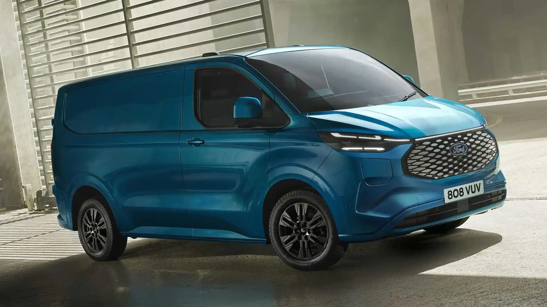 Así es la nueva furgoneta eléctrica de Ford, la E-Transit Custom