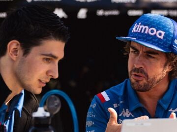 Esteban Ocon y Fernando Alonso
