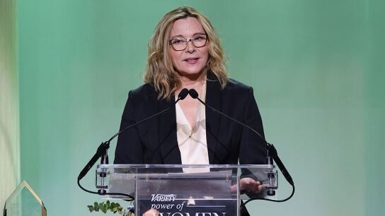 Kim Cattrall durante su discurso en el evento 'Power of Women' de la revista Variety