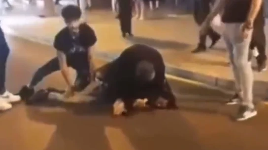 Clientes del bar retienen al presunto asesino de Salou Clientes del bar retienen al presunto asesino de Salou