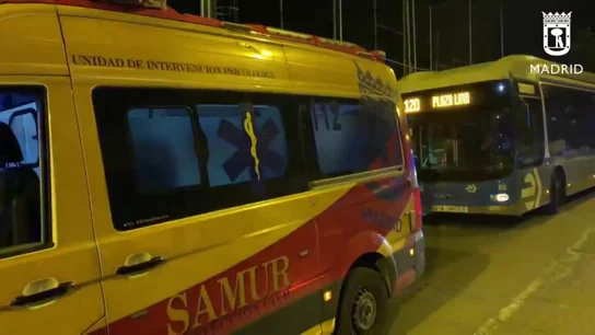 Herido muy grave un joven de 20 años tras chocarse con su monopatín contra un autobús en Madrid Herido muy grave un joven de 20 años tras chocarse con su monopatín contra un autobús en Madrid