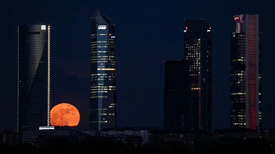 Así se verá el eclipse lunar de mayo: más oscuro que nunca a causa del volcán Tonga Así se verá el eclipse lunar de mayo: más oscuro que nunca a causa del volcán Tonga