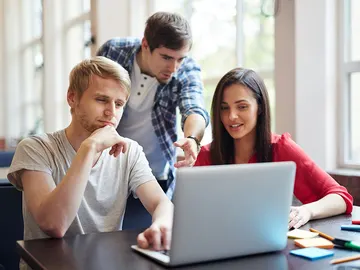 Estudiantes universitarios Estudiantes universitarios