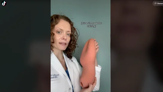 La doctora Jennifer Lincoln hace pedagogía sobre ginecólogía La doctora Jennifer Lincoln hace pedagogía sobre ginecólogía