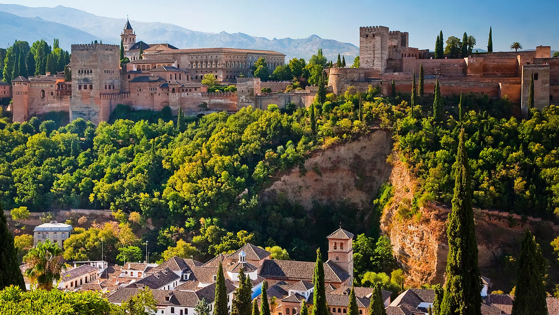Junio es un buen mes para visitar Granada. Te contamos por qué