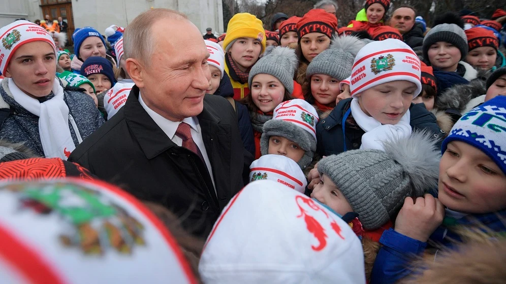 Imagen de archivo de Putin con niños