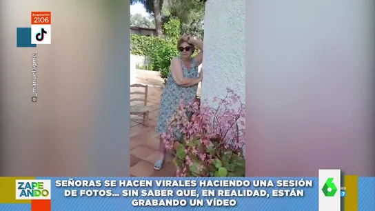 El vídeo viral de dos señoras intentando hacer una foto: "No te pongas tan flamenca, ponte derecha y normal" El vídeo viral de dos señoras intentando hacer una foto: "No te pongas tan flamenca, ponte derecha y normal"