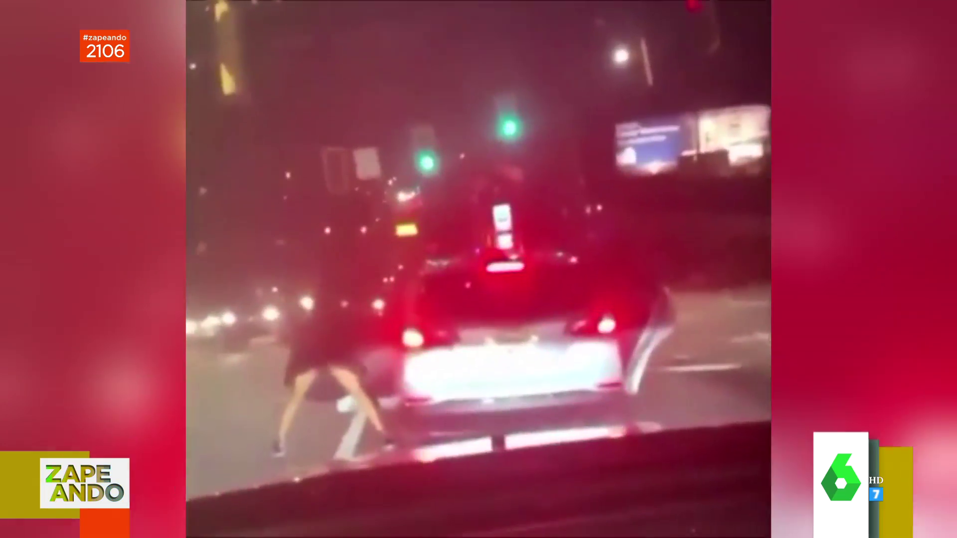 El surrealista vídeo de una mujer bailando en mitad de una carretera con  final inesperado