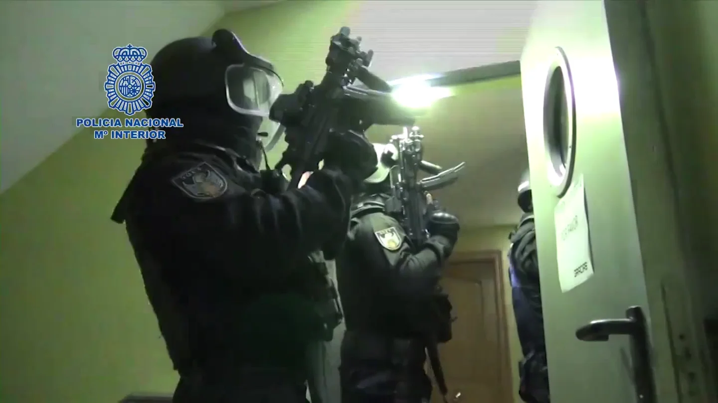 Desarticulan una banda en León que robó más de 740.000 euros atracando bancos Desarticulan una banda en León que robó más de 740.000 euros atracando bancos