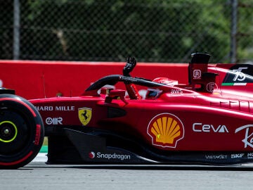 Charles Leclerc tira de genialidad para lograr la pole en España