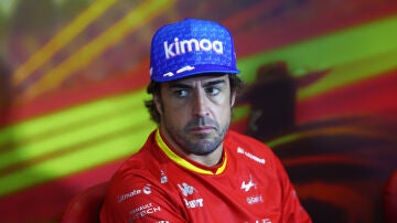 Fernando Alonso, con gesto serio