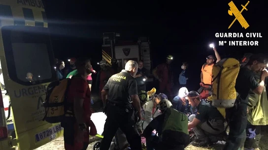 Rescate de mujer accidentada en cueva Rescate de mujer accidentada en cueva