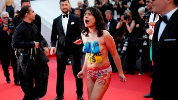 Protesta feminista en Cannes por la violencia sexual en Ucrania