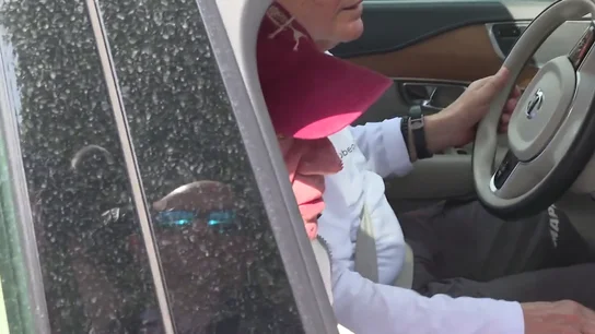 "¿Explicaciones de qué?": la evasiva (con risa) del rey emérito en Sanxenxo "¿Explicaciones de qué?": la evasiva (con risa) del rey emérito en Sanxenxo