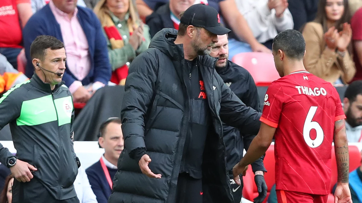 Thiago Alcántara, con Jurgen Klopp