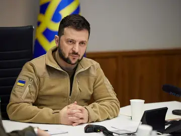 Zelenski asegura que hasta 100 soldados ucranianos mueren cada día en el frente del Donbás