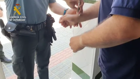 Detenido por grabar con su móvil a mujeres en los aseos de una clínica Detenido por grabar con su móvil a mujeres en los aseos de una clínica