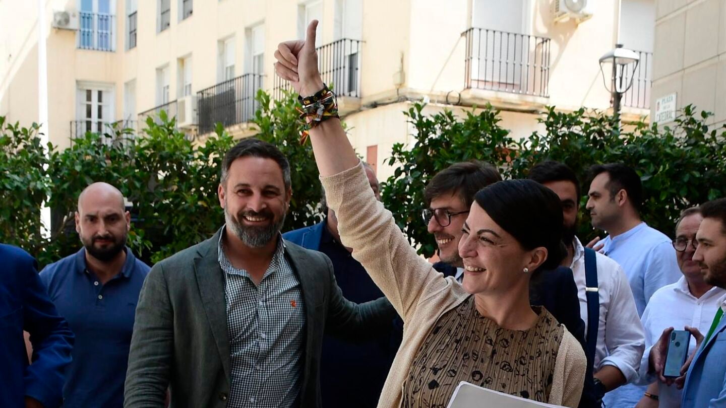 Macarena Olona en una foto junto a Santiago Abascal durante unas jornadas sobre inmigraci&oacute;n en Almer&iacute;a.