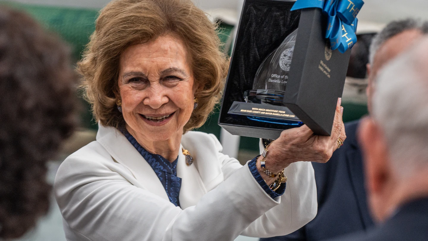 La reina emérita Sofía da positivo en COVID-19 coincidiendo con el reencuentro con el Juan Carlos I La reina emérita Sofía da positivo en COVID-19 coincidiendo con el reencuentro con el Juan Carlos I