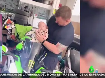 Un padre muestra cómo calmar a un bebé que llora con una moto