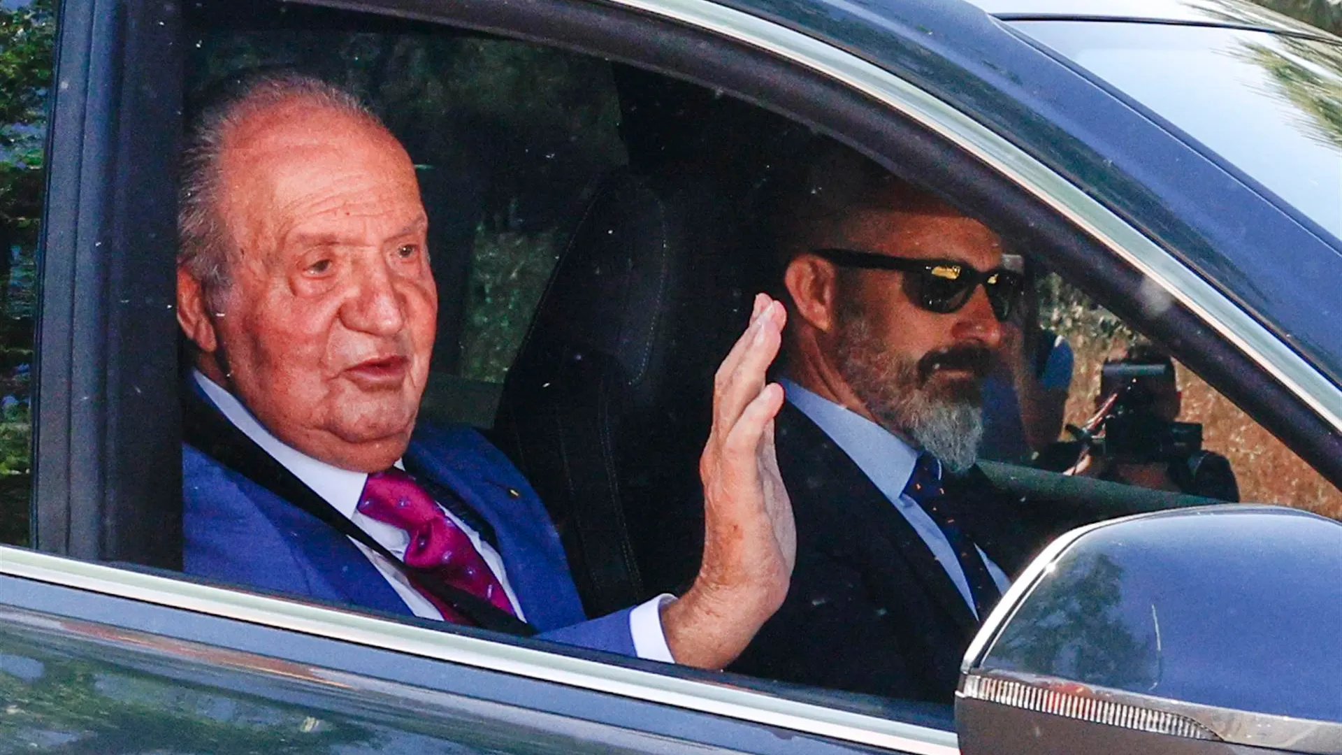 El rey Juan Carlos ya está en Zarzuela para reunirse con su hijo Felipe VI