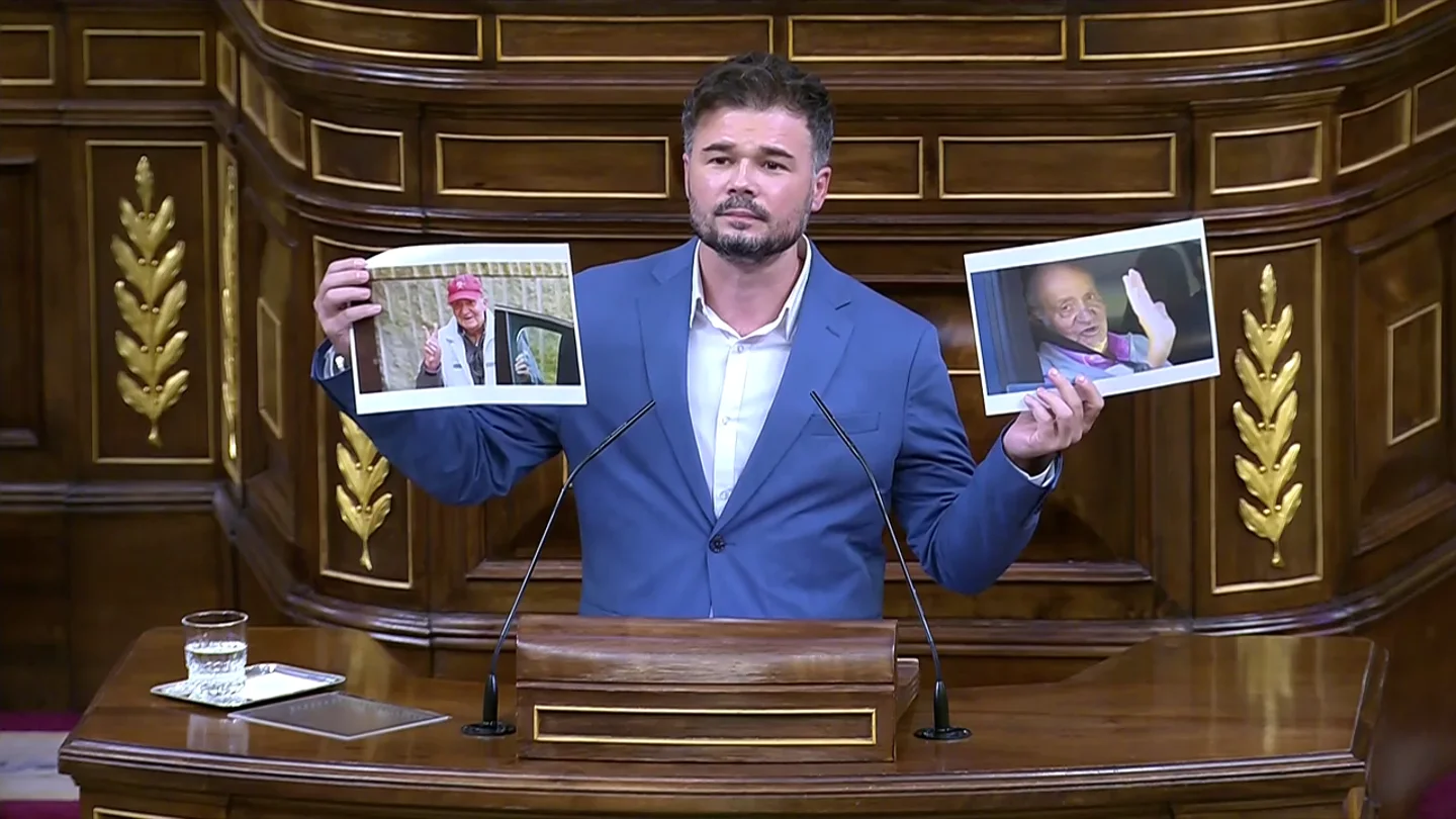 Rufián carga contra el emérito durante un debate sobre delincuencia multirreincidente: "Si lo ven, llamen a la Policía" Rufián carga contra el emérito durante un debate sobre delincuencia multirreincidente: "Si lo ven, llamen a la Policía"