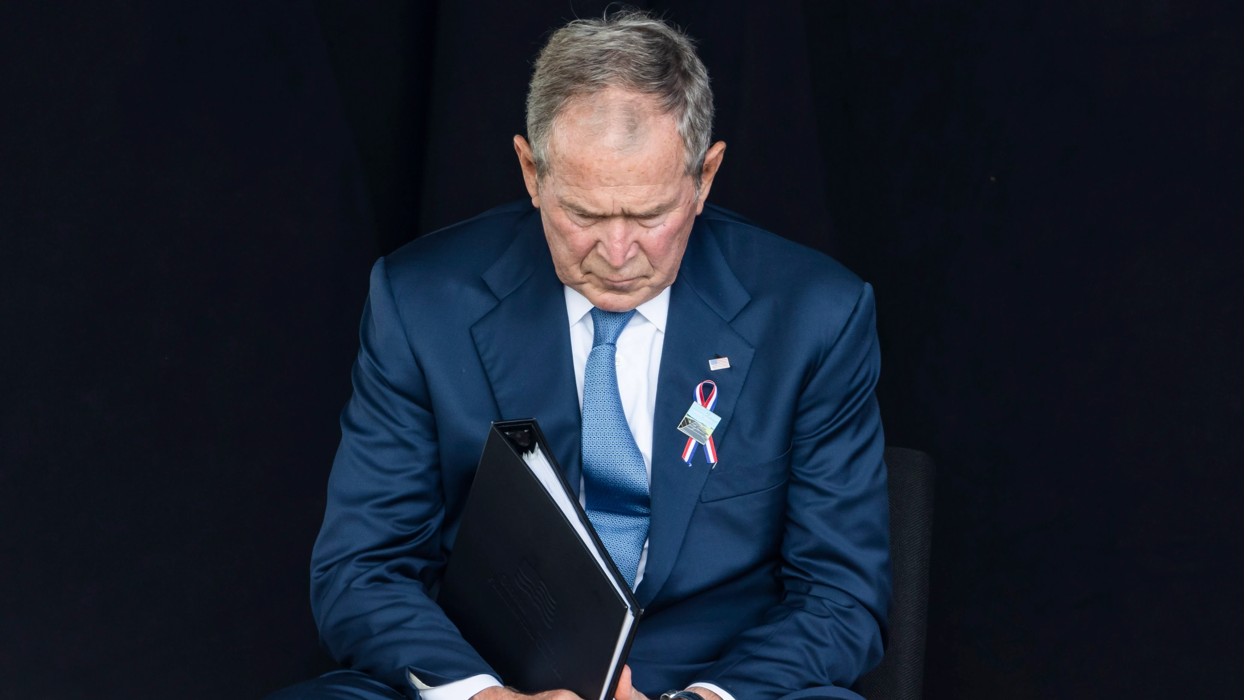 Un militante de Estado Islámico habría planeado asesinar al expresidente de EEUU George Bush