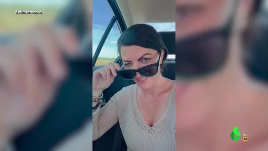 Dani Mateo alucina con el viral de Olona guiñando un ojo sin el cinturón en el coche: "Siendo de Vox, seguro que va adelantando por la derecha" Dani Mateo alucina con el viral de Olona guiñando un ojo sin el cinturón en el coche: "Siendo de Vox, seguro que va adelantando por la derecha"