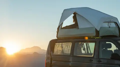 ¿Tienes 650 euros y una furgoneta? Pues prepárate para crear la camper más barata del mundo ¿Tienes 650 euros y una furgoneta? Pues prepárate para crear la camper más barata del mundo