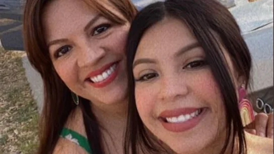 La dolorosa despedida de la hija de una profesora asesinada en Texas: "Mamá, eres una verdadera heroína" La dolorosa despedida de la hija de una profesora asesinada en Texas: "Mamá, eres una verdadera heroína"