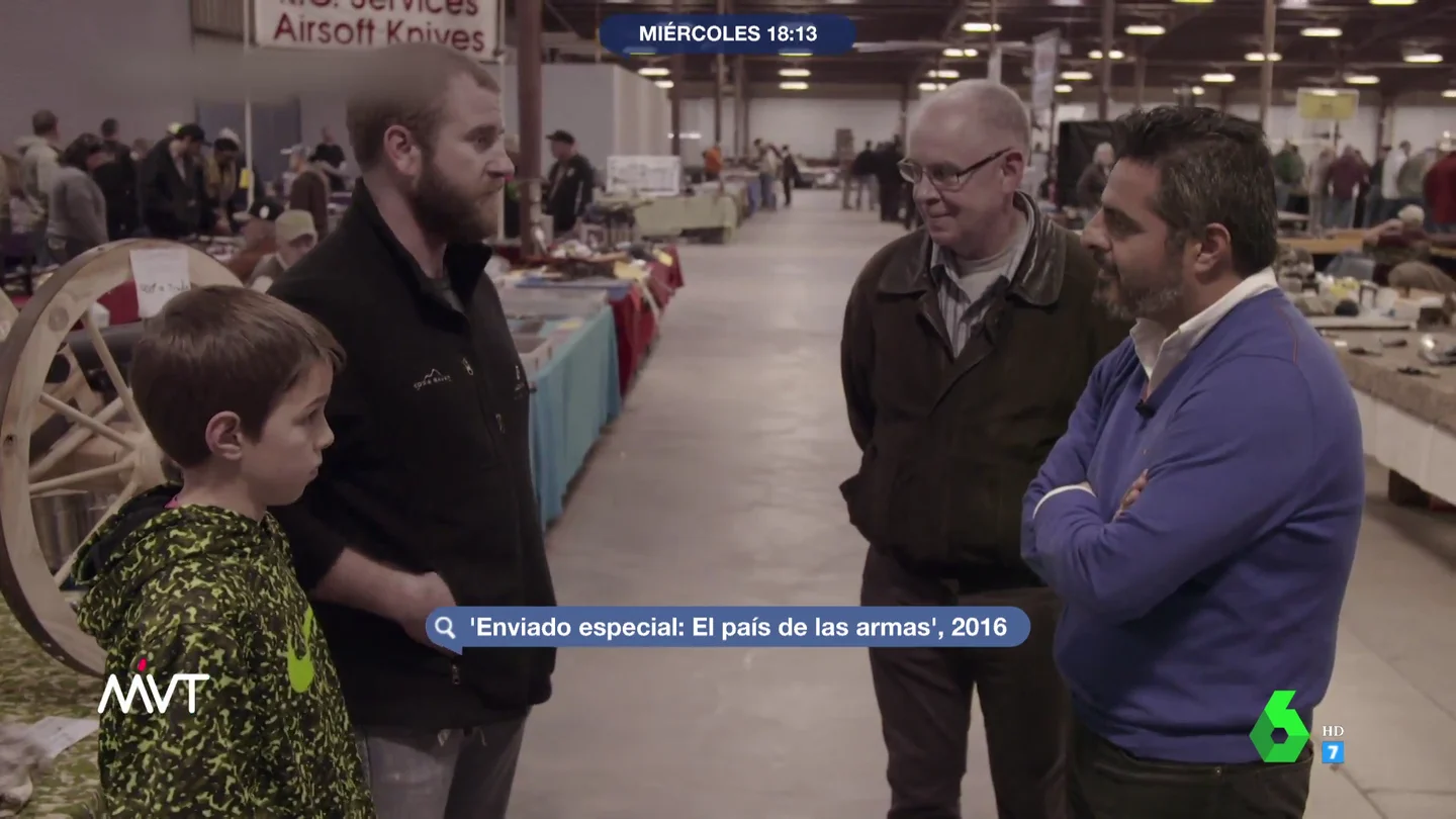 Así fue la visita de Jalis de la Serna a una feria de armas en Texas: "Coge el teléfono, la pistola... Las necesidades básicas" Así fue la visita de Jalis de la Serna a una feria de armas en Texas: "Coge el teléfono, la pistola... Las necesidades básicas"