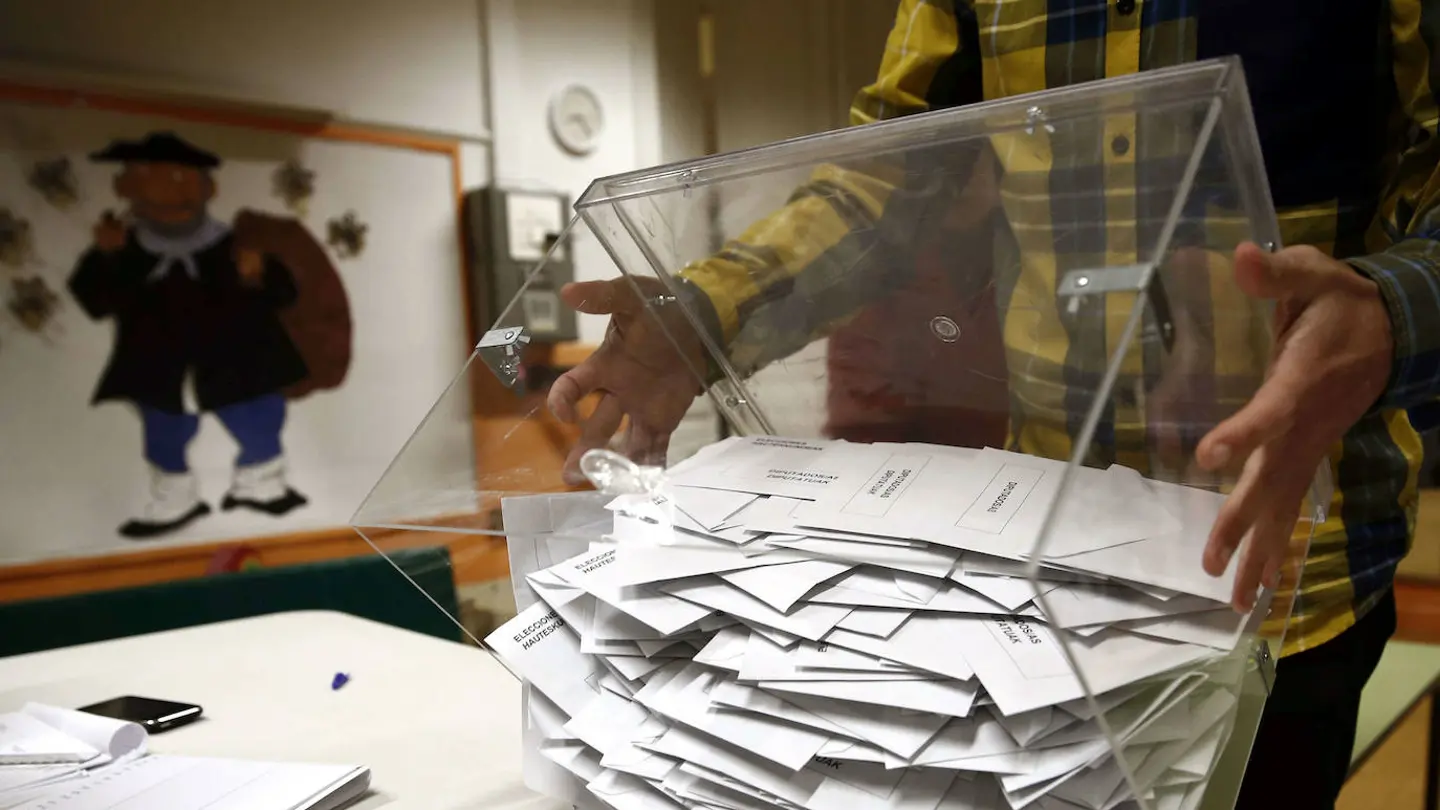 Elecciones Andalucía: ¿cuándo se sabrá si formas parte de una mesa electoral? Imagen de archivo de una mesa electoral