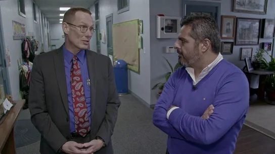 Así justifica el director de una escuela que los profesores lleven armas: "¿Irías a disparar a un colegio donde los docentes oponen resistencia?" Así justifica el director de una escuela que los profesores lleven armas: "¿Irías a disparar a un colegio donde los docentes oponen resistencia?"