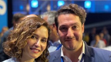 Isabel Díaz Ayuso junto a Javier Hurtado.