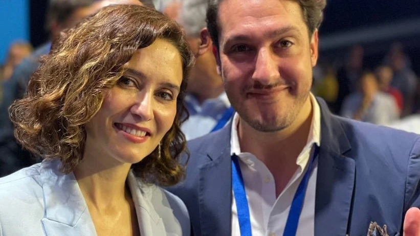 Isabel Díaz Ayuso junto a Javier Hurtado.