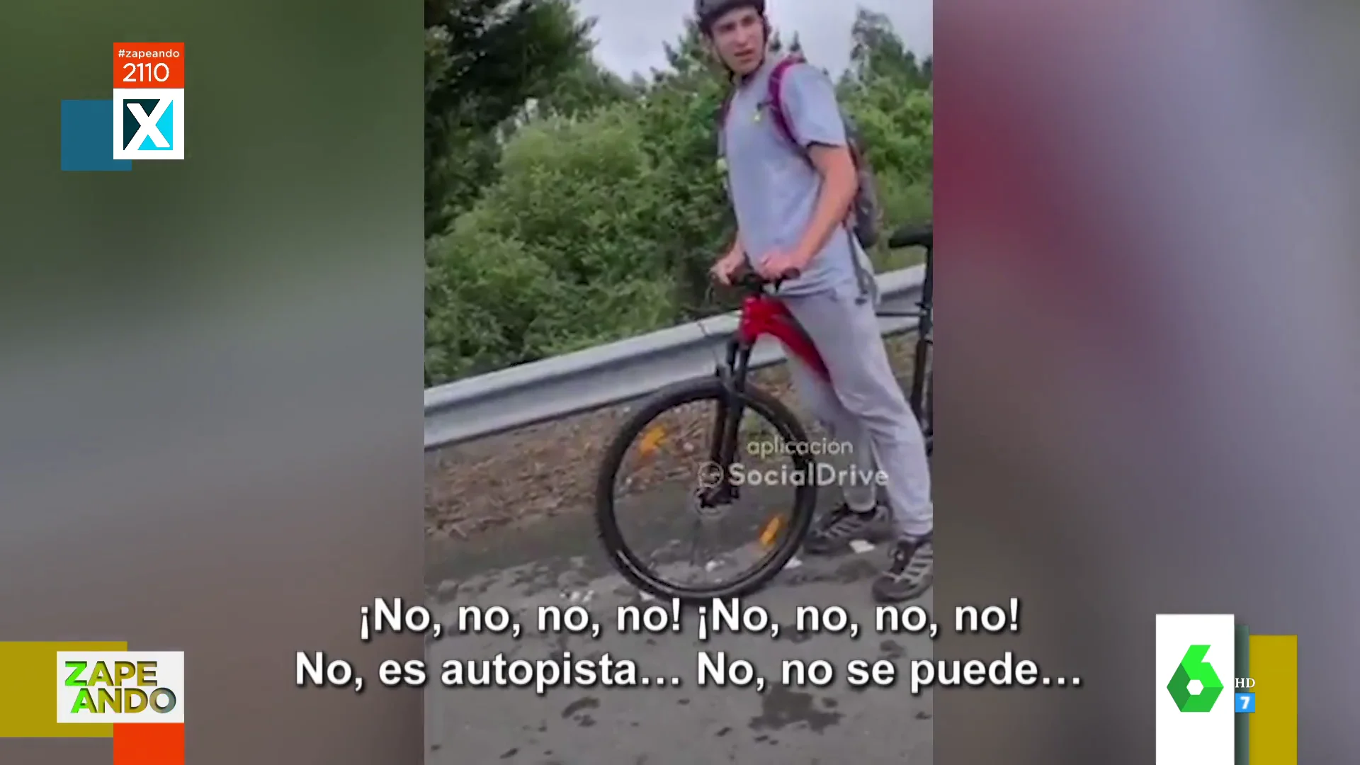 La desesperación viral de un señor al intentar evitar que un ciclista extranjero vaya por la autopista: "¡Que no puedes desgraciado!"