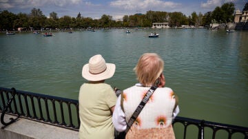 Imagen de archivo del lago del parque de El Retiro en Madrid.