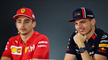 Charles Leclerc y Max Verstappen