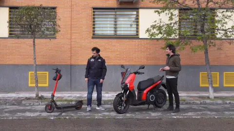 Moto Seat Mó 100% eléctrica y patinete eléctrico Seat Mó eKickScooter Moto Seat Mó 100% eléctrica y patinete eléctrico Seat Mó eKickScooter