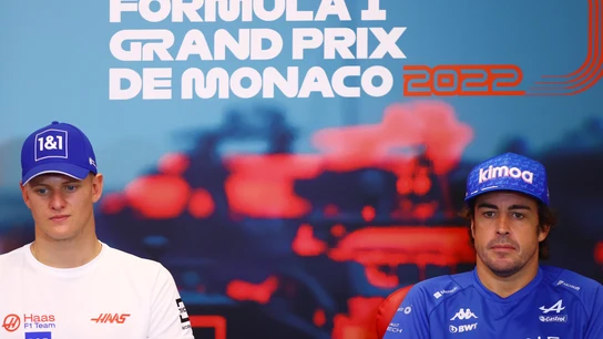 Mick Schumacher y Fernando Alonso Mick Schumacher y Fernando Alonso