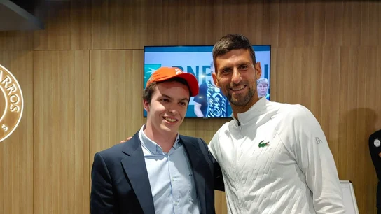 Novak Djokovic y Arthur Delaye Novak Djokovic y Arthur Delaye
